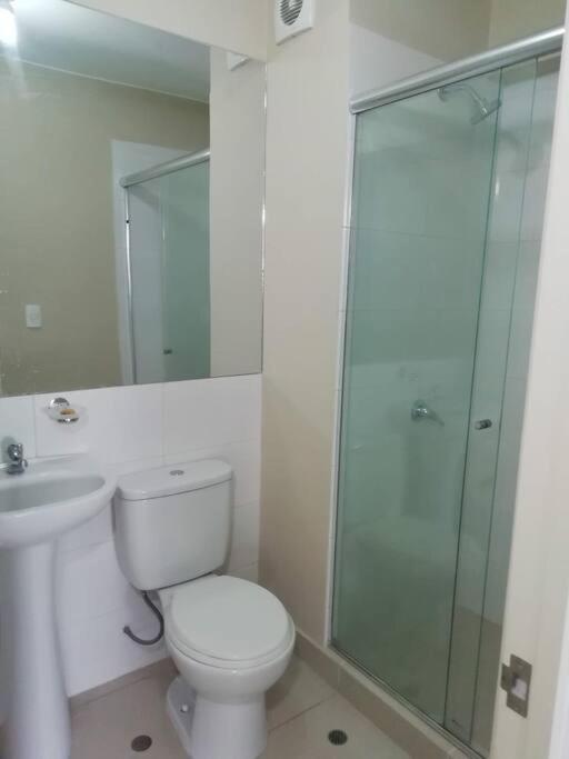 Lindo Y Espacioso Departamento Muy Cerca A Miraflores Lima