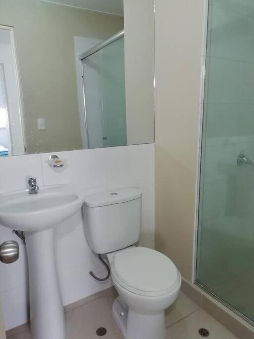 Lindo Y Espacioso Departamento Muy Cerca A Miraflores Lima