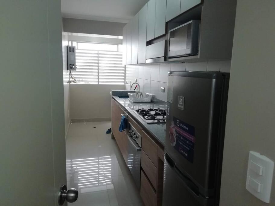 Lindo Y Espacioso Departamento Muy Cerca A Miraflores