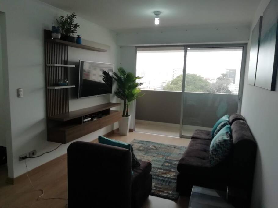Lindo Y Espacioso Departamento Muy Cerca A Miraflores * Lima